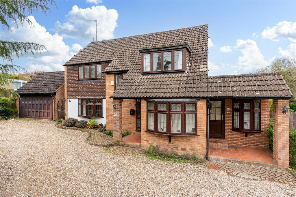 Hill Rise, Cuffley 5 bed detached house for sale £1,250,000