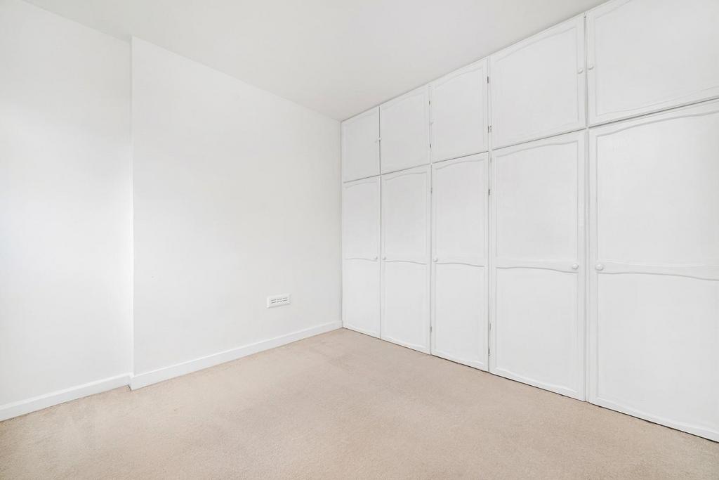 Bedroom 2 (2).jpg