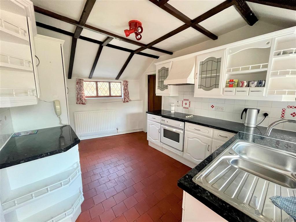 Kitchen 1.jpg
