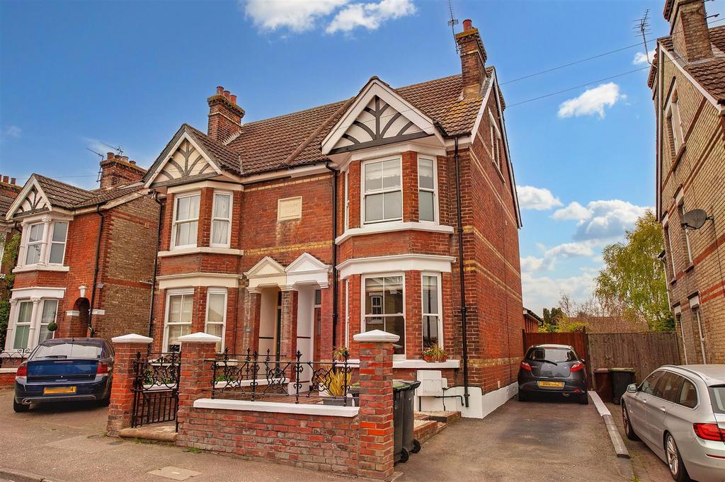 Malling Road, Snodland 5 bed semidetached house for sale £500,000