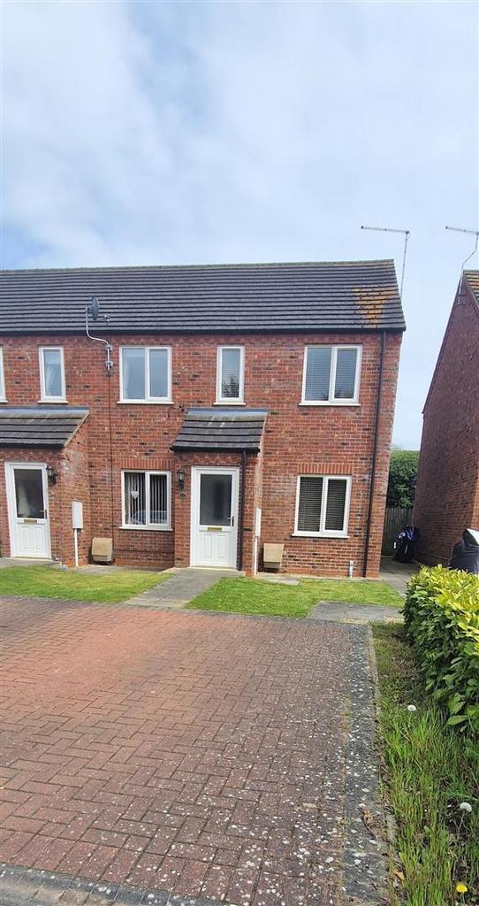 Rathkenny Close, Holbeach, Spalding 2 bed end of terrace house £775 pcm (£179 pw)