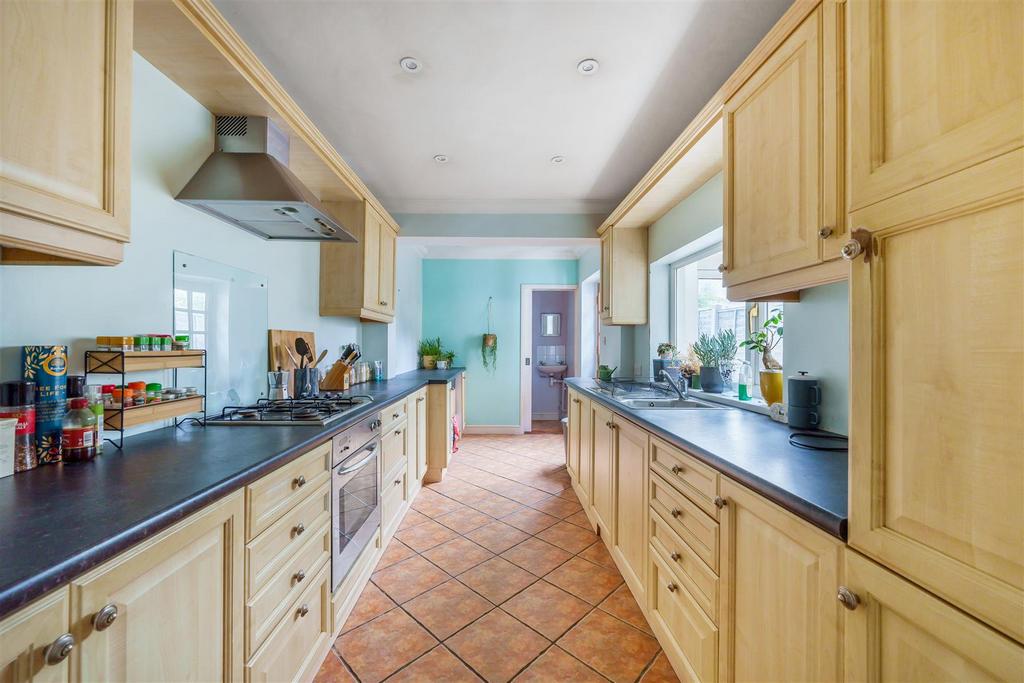 Rawdon Road, Maidstone 3 bed semidetached house for sale £290,000