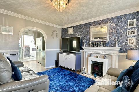 3 bedroom detached house for sale - Highland Close, Mansfield Woodhouse, Mansfield