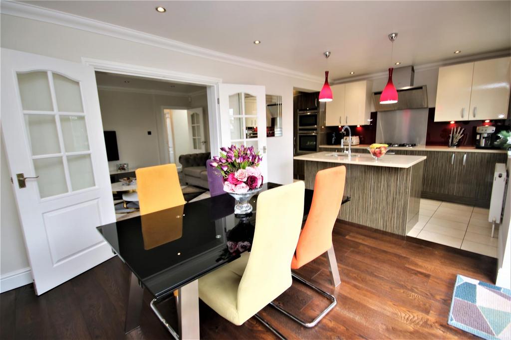 OPEN PLAN DINING ROOM &amp; LUXURY FITTED KITCHEN: PIC