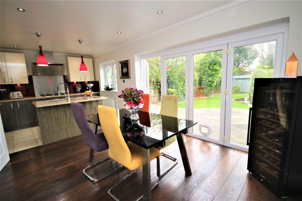 OPEN PLAN DINING ROOM &amp; LUXURY FITTED KITCHEN: PIC