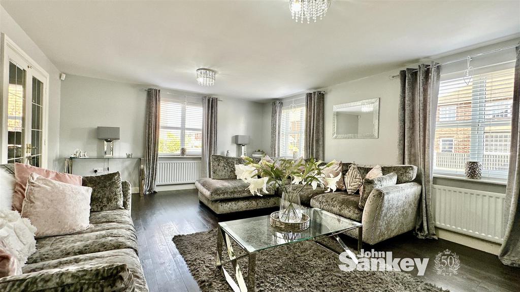 Waterfield Avenue, Warsop, Mansfield 5 bed detached house for sale £