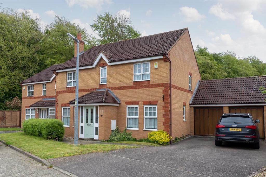 Wingfield Drive, Potton, Sandy 4 bed detached house £500,000