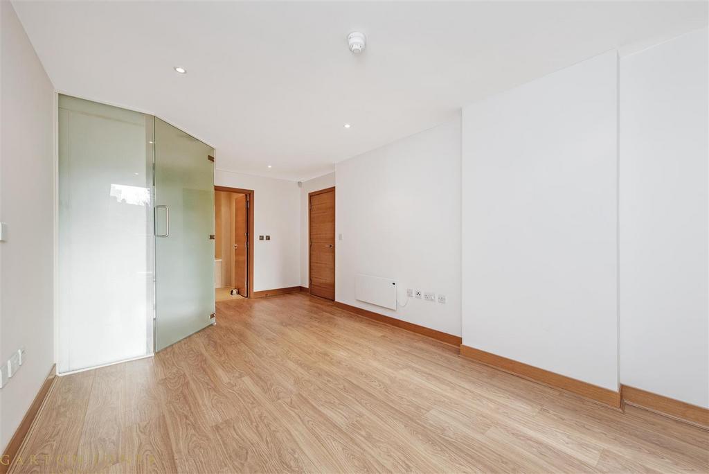 Master Bedroom.jpg