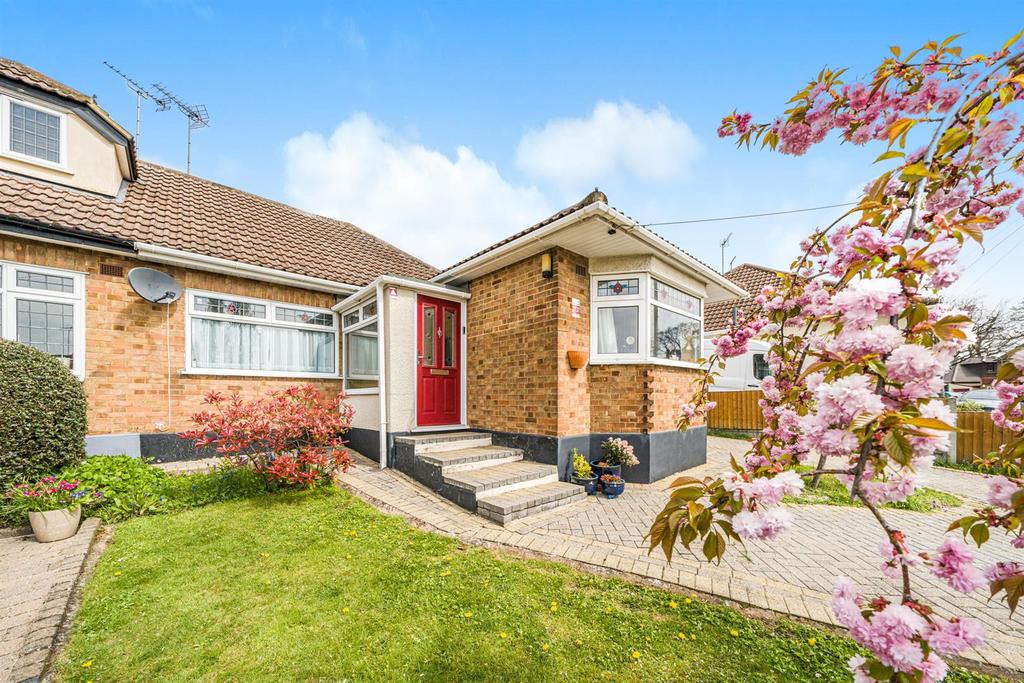 Heybridge Road, Ingatestone 3 bed semidetached bungalow for sale £