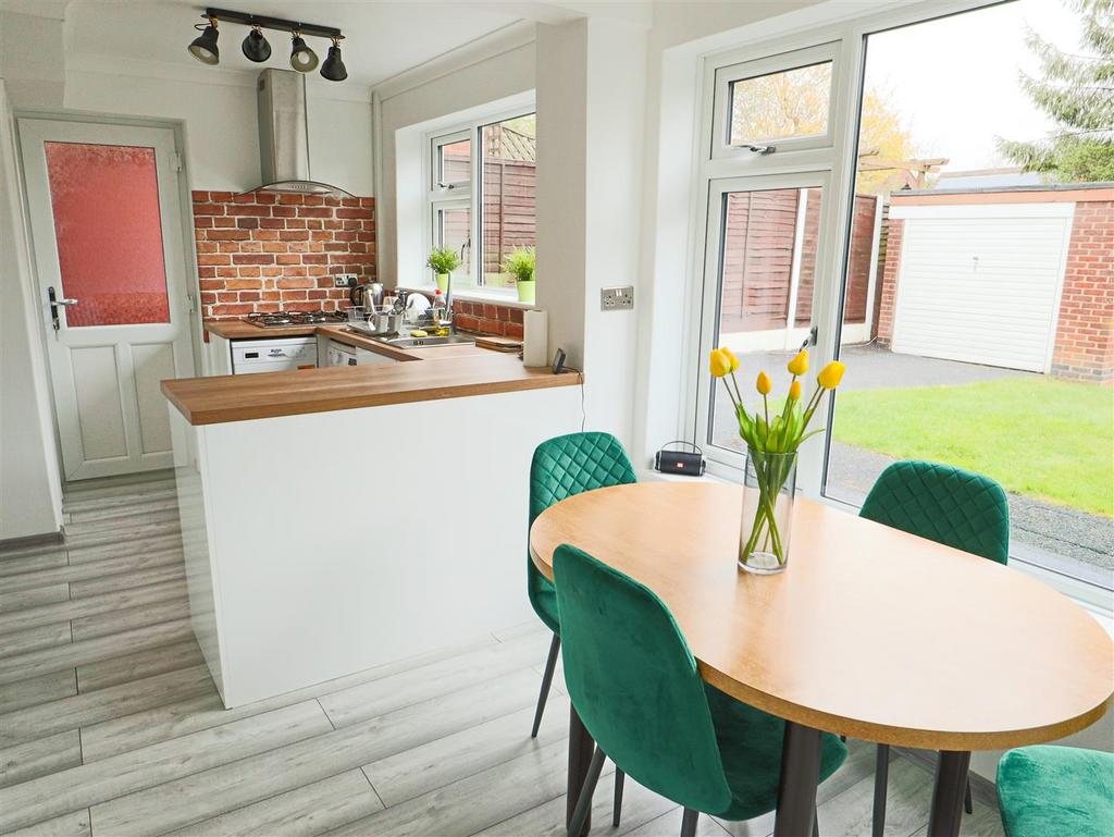 Modern breakfast kitchen/ dining room (rear)