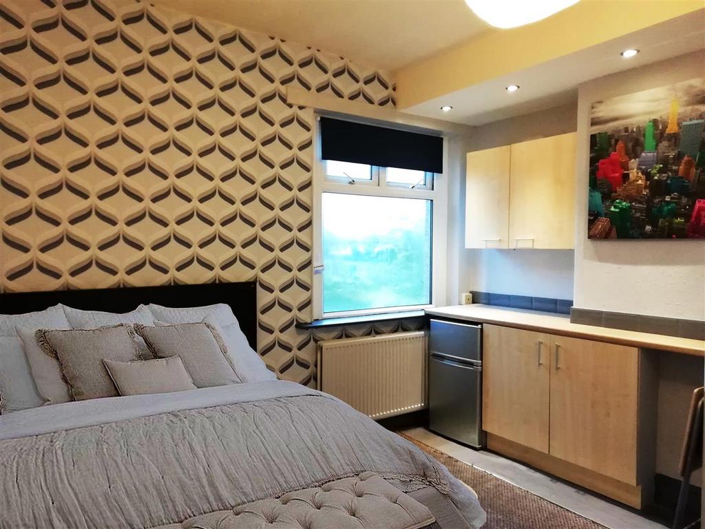 Thornton Road, Morecambe 1 bed block of apartments £400 pcm (£92 pw)