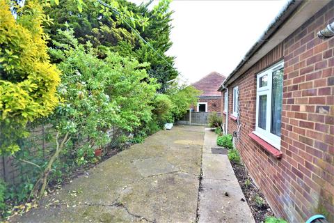 2 bedroom bungalow for sale, Fernlea Road, Burnham-On-Crouch