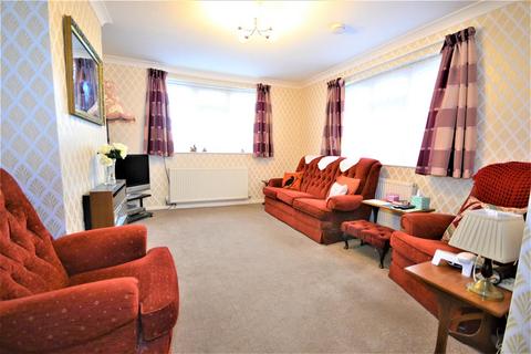 14 Fernlea Road, Burnham-on-crouch, CM0 8EJ