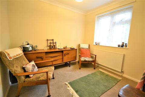 14 Fernlea Road, Burnham-on-crouch, CM0 8EJ