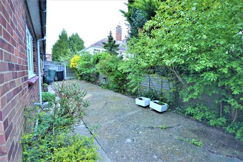 14 Fernlea Road, Burnham-on-crouch, CM0 8EJ