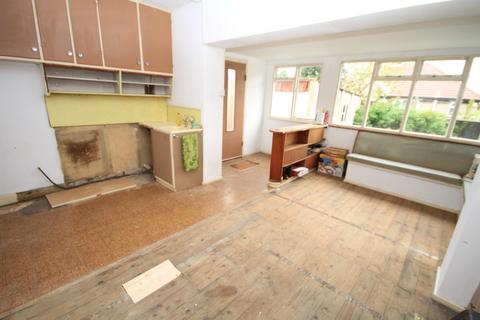 15 Glenfield, Shipley, BD18 1ER