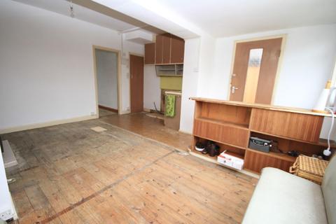 15 Glenfield, Shipley, BD18 1ER