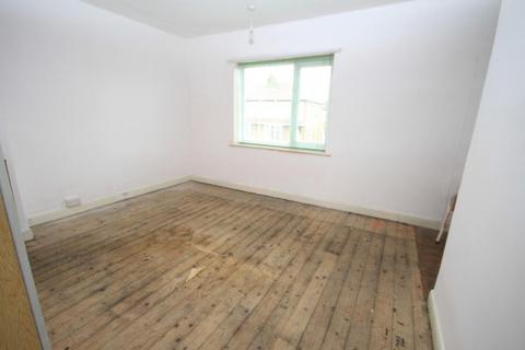 15 Glenfield, Shipley, BD18 1ER