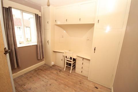 15 Glenfield, Shipley, BD18 1ER