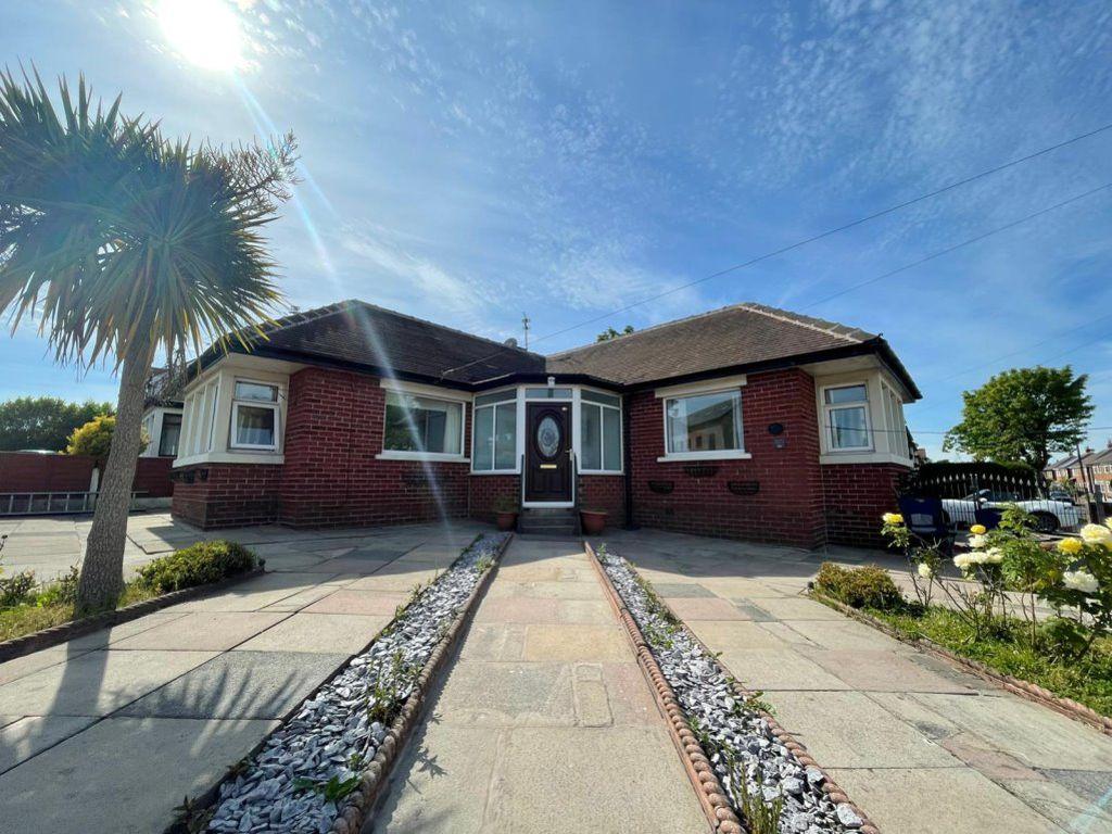 Newton Drive East, Blackpool, Lancashire 2 bed bungalow £795 pcm (£