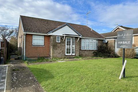 2 bedroom detached bungalow for sale, North way, Seaford