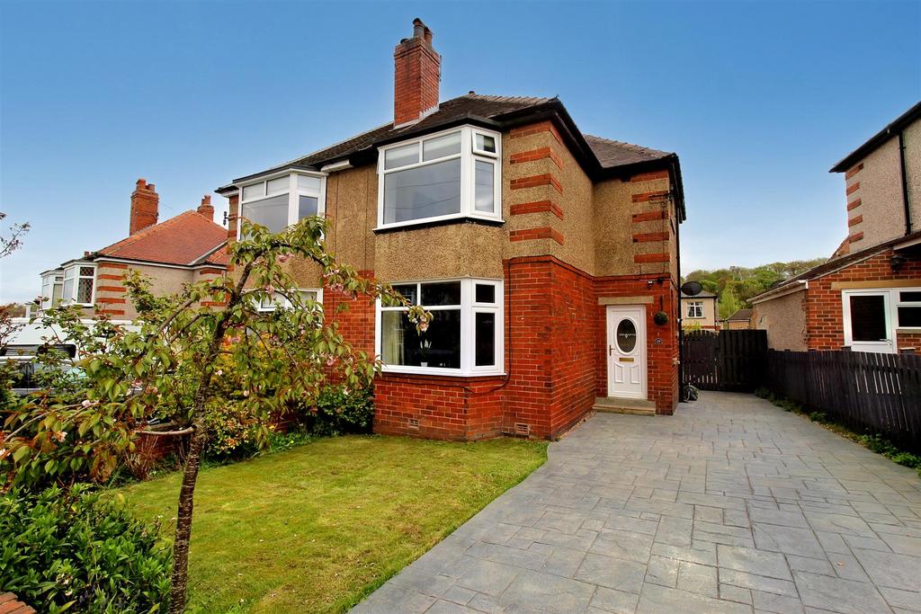 Benomley Crescent, Almondbury, Huddersfield, HD5 8LT 3 bed semi