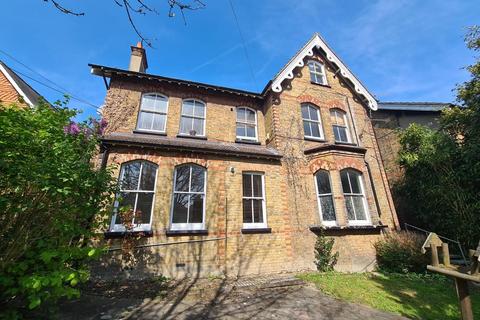 Flat 7, 2 Park Hill Close, Carshalton, SM5 3QW