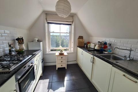 Flat 7, 2 Park Hill Close, Carshalton, SM5 3QW