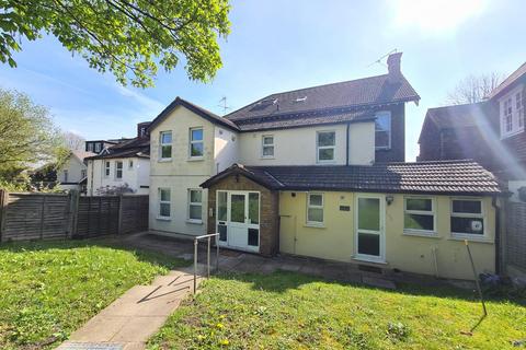 Flat 7, 2 Park Hill Close, Carshalton, SM5 3QW