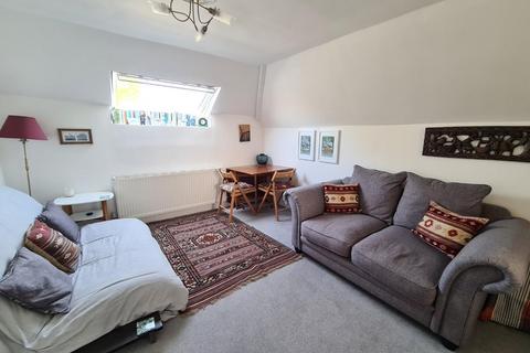 Flat 7, 2 Park Hill Close, Carshalton, SM5 3QW