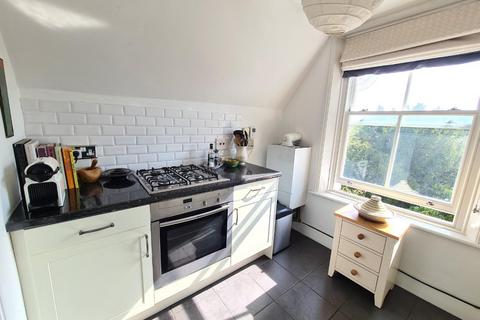 Flat 7, 2 Park Hill Close, Carshalton, SM5 3QW