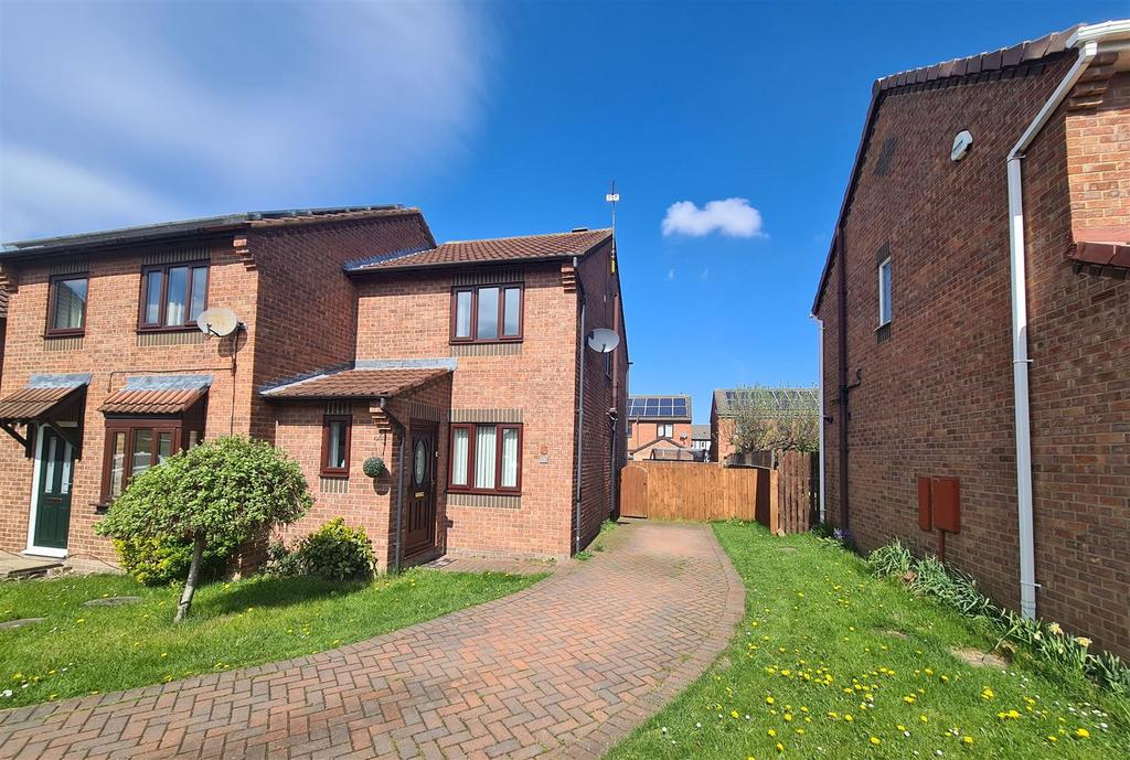 Morville Court, Ingleby Barwick... 2 bed semidetached house £675 pcm (£156 pw)