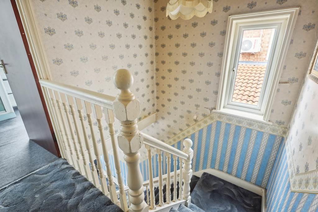 92 Clarendon staircase.jpg