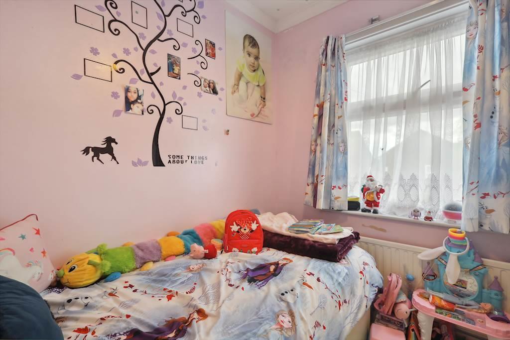 Clarendon Bedroom 4.jpg