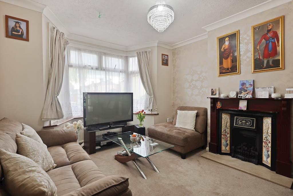 88 Clarendon Living room.jpg