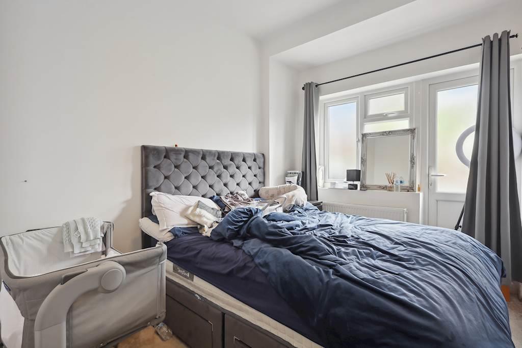 Clarendon Bedroom 5.jpg