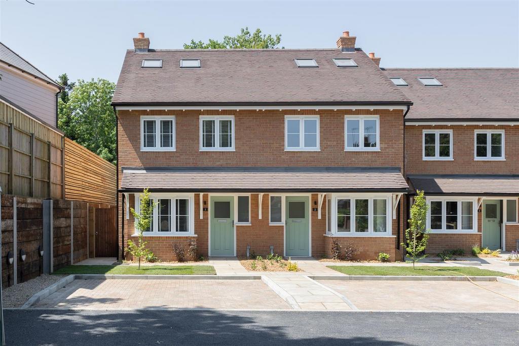 Morris Road, South Nutfield, Redhill 3 bed semidetached house for sale £700,000