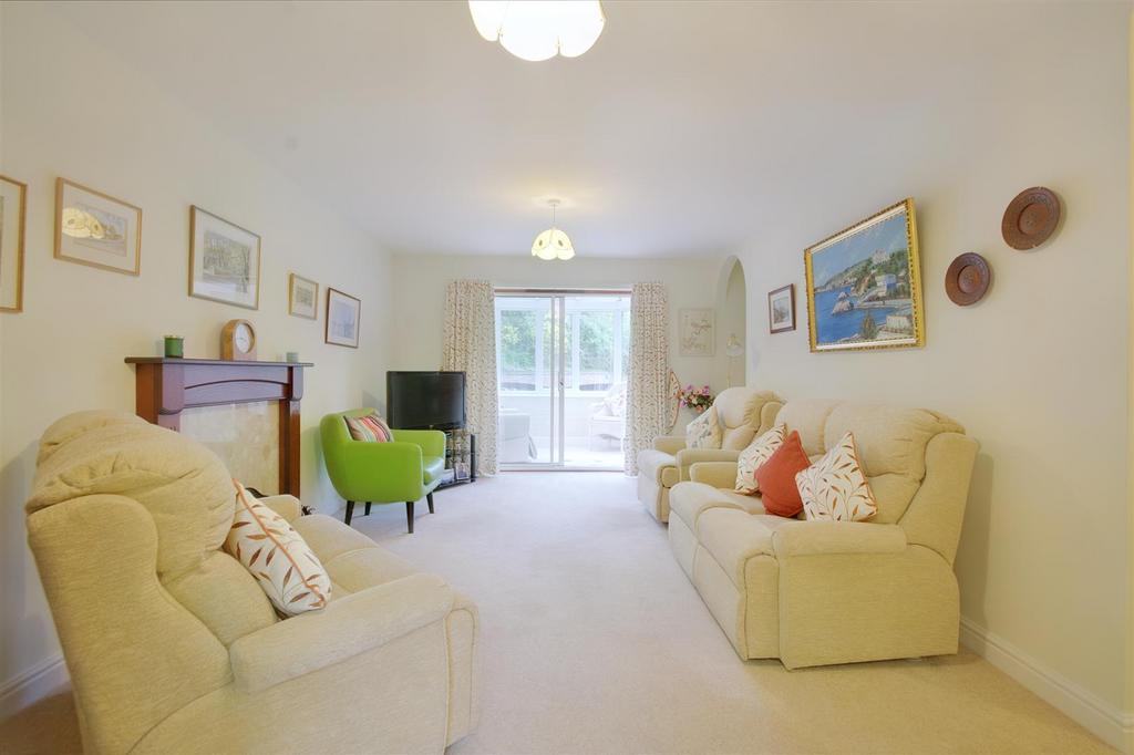 Lounge/Sitting Room