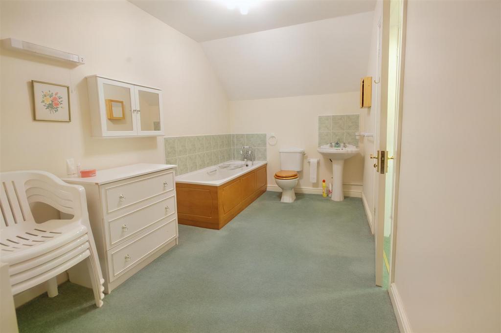 Bathroom First Floor