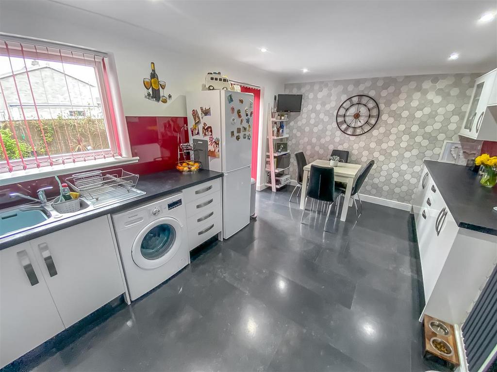Welbury Grove, Newton Aycliffe 3 bed semidetached house £165,000