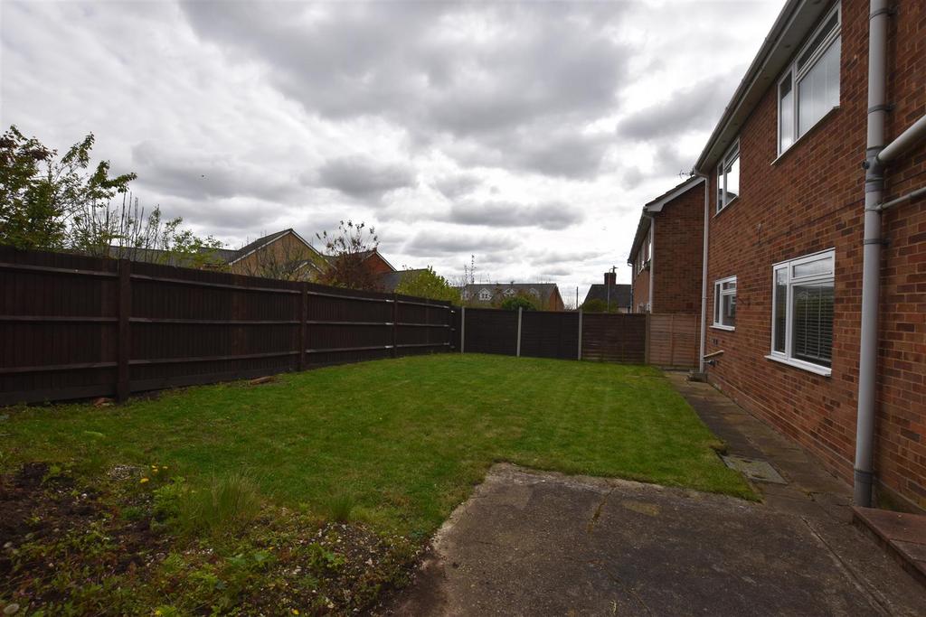 Highlands Drive, Maldon 4 bed detached house £1,700 pcm (£392 pw)