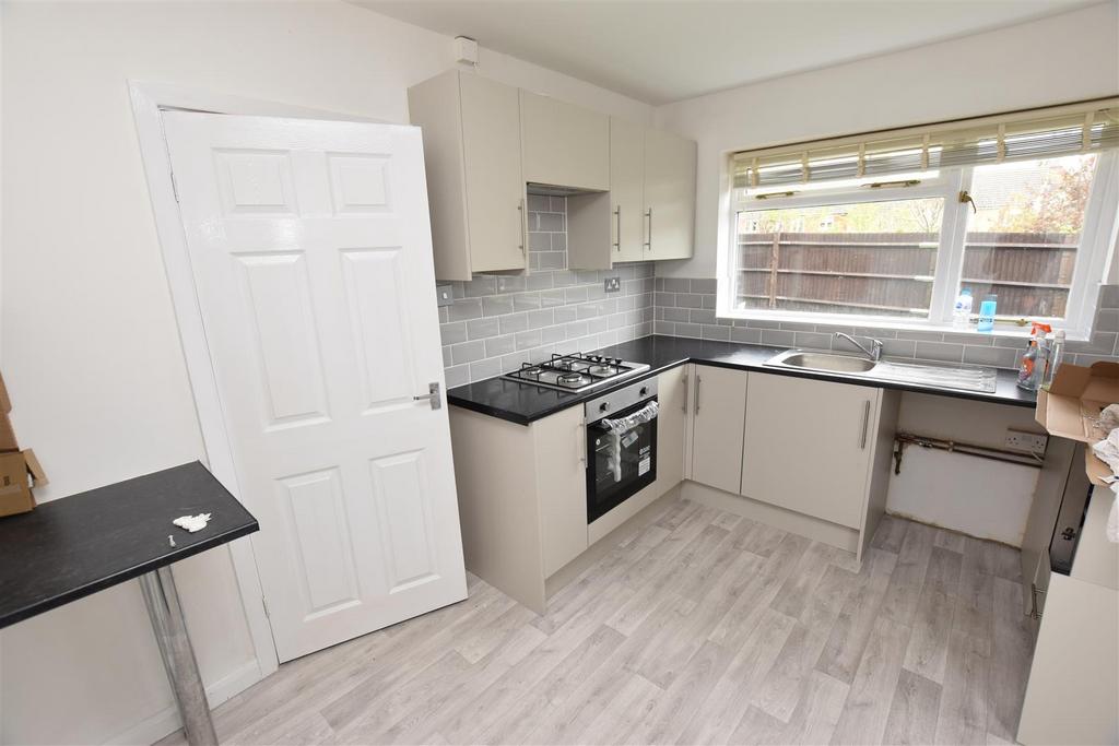 Highlands Drive, Maldon 4 bed detached house £1,700 pcm (£392 pw)