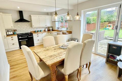 16 Amber Drive, Walgrave, Northampton, NN6 9RW