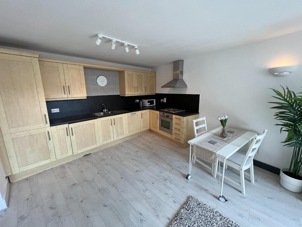Kitchen / Dining Area