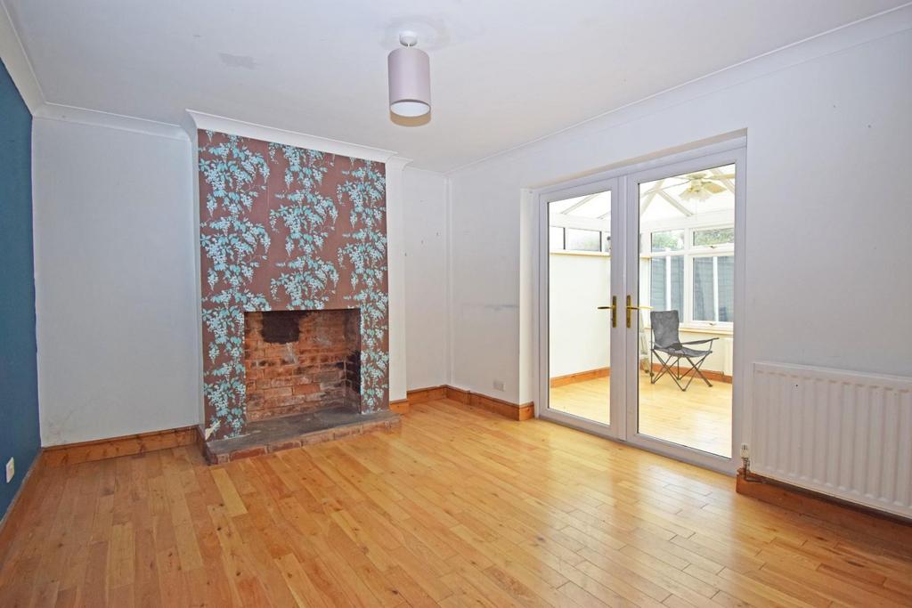 64 Barley Mow Lane, Catshill, Worcestershire, B61 0LP 3 bed semi