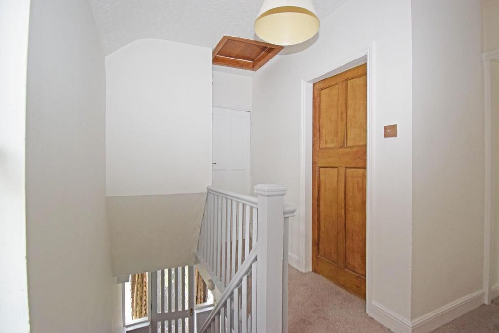 64 Barley Mow Lane, landing.jpg