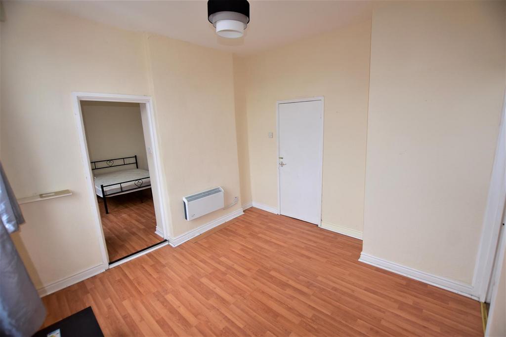 Bramley Road, Leicester, LE3 1 bed flat £525 pcm (£121 pw)