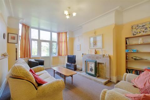 64 Austen Avenue, Nottingham, NG7 6PF