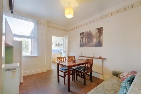 64 Austen Avenue, Nottingham, NG7 6PF