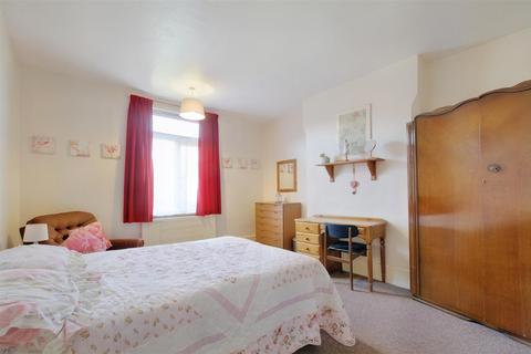 64 Austen Avenue, Nottingham, NG7 6PF